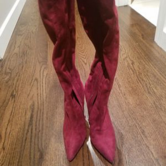 Red boots - Picture 4 of 6